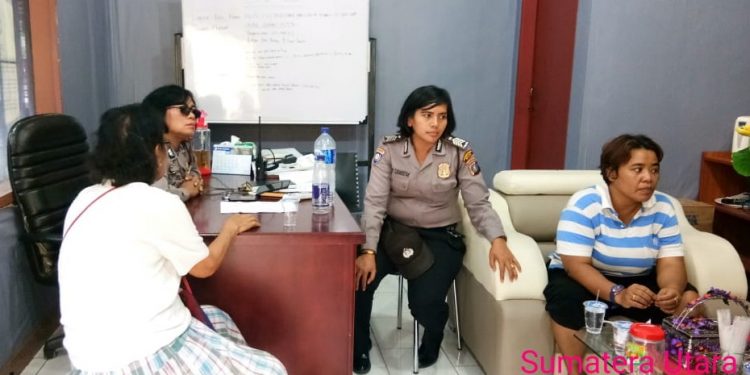 Polsek Medan Baru Selesaikan Konflik Pedagang dan PD Pasar Polsek Medan Baru Selesaikan Konflik Pedagang dan PD Pasar