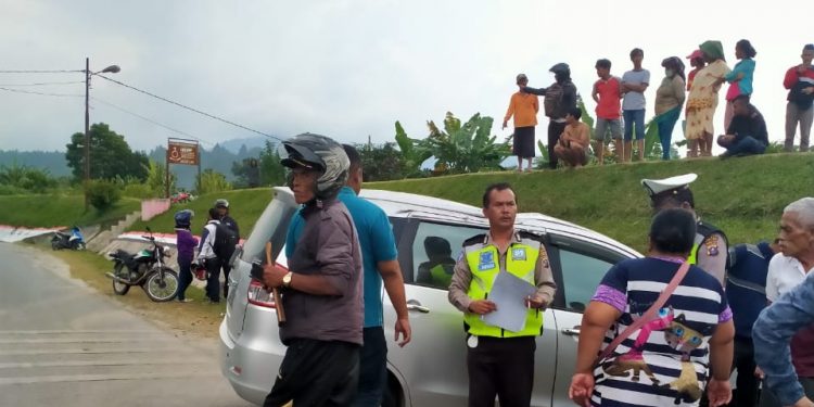 Dua Orang Boru Hutauruk Patah Kaki Ditabrak Mobil di Sipoholon