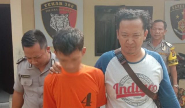 Seorang Pelajar SMK Diciduk Usai Jambret HP Siswi SMP dan Tawarkan di Facebook Seorang Pelajar SMK Diciduk Usai Jambret HP Siswi SMP dan Tawarkan di Facebook