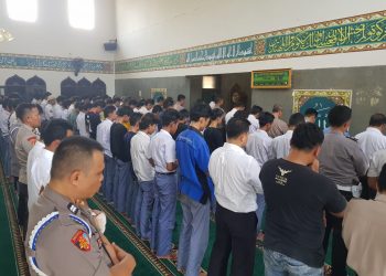 Mau Demo Ke Jakarta 174 Pelajar Diajak Kapolres Sholat