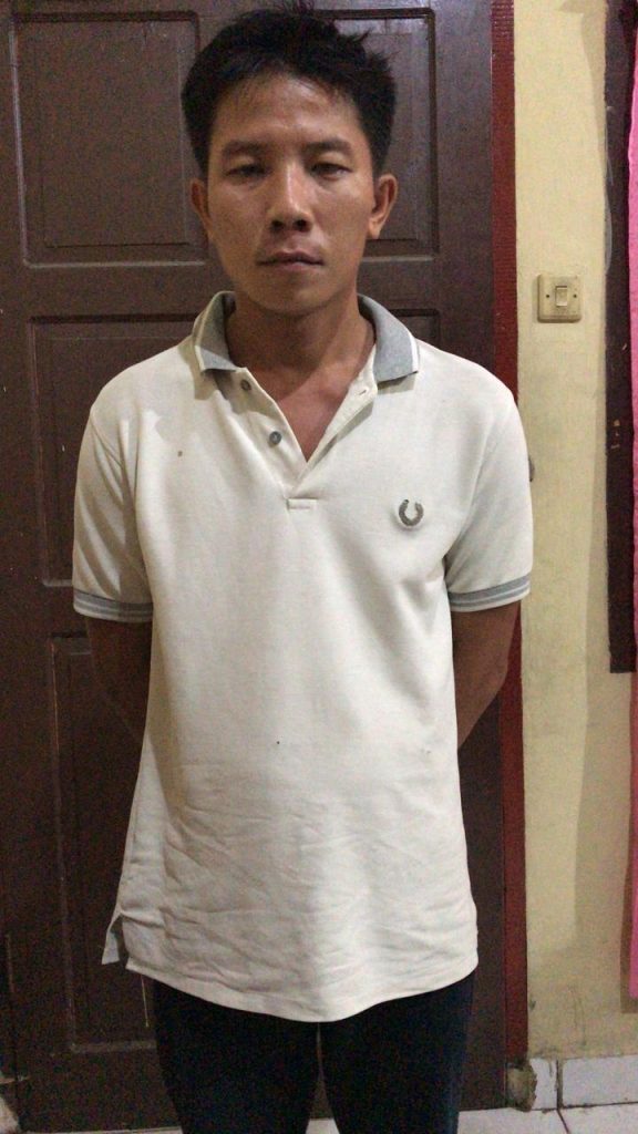 Arofona Harefa, Pria 64 Tahun Tewas dengan Leher Putus Dikampak Anak Kandungya Saat Tidur Arofona Harefa, Pria 64 Tahun Tewas dengan Leher Putus Dikampak Anak Kandungya Saat Tidur