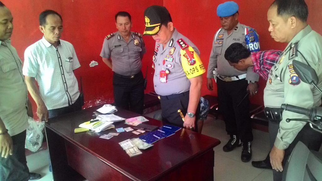 Pencuri Modus Pecahkan Kaca Mobil Diciduk Polsek Medan Labuhan Pencuri Modus Pecahkan Kaca Mobil Diciduk Polsek Medan Labuhan