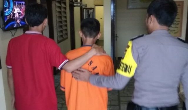 Seorang Remaja Cabuli Anak Tetangga di Kebun Seorang Remaja Cabuli Anak Tetangga di Kebun