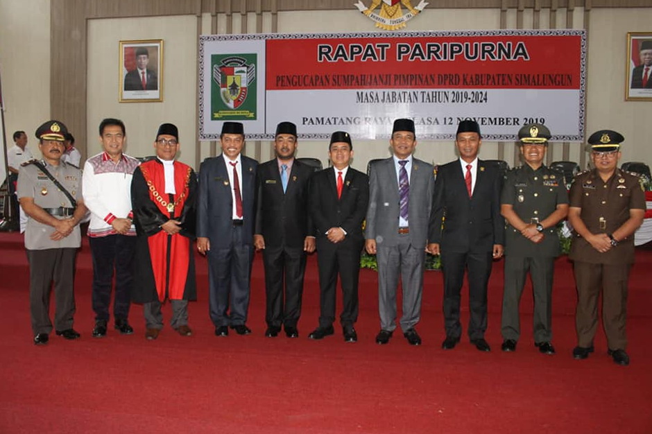 Timbul Jaya Sibarani Ketua DPRD Simalungun, Samrin Girsang, Elias Barus, dan Sastra Joyo Sirait Wakil Ketua Timbul Jaya Sibarani Ketua DPRD Simalungun, Samrin Girsang, Elias Barus, dan Sastra Joyo Sirait Wakil Ketua
