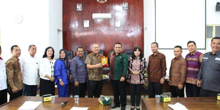 Asisten I Pemko Pematangsiantar Menerima Kunjungan Kerja Komisi A DPRD Sumut