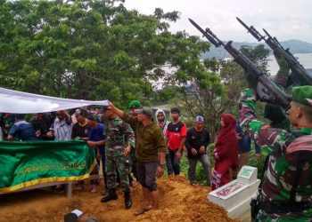 Danramil Loa Janan Pimpin Upacara Pemakaman Militer Serda Kasih Utomo