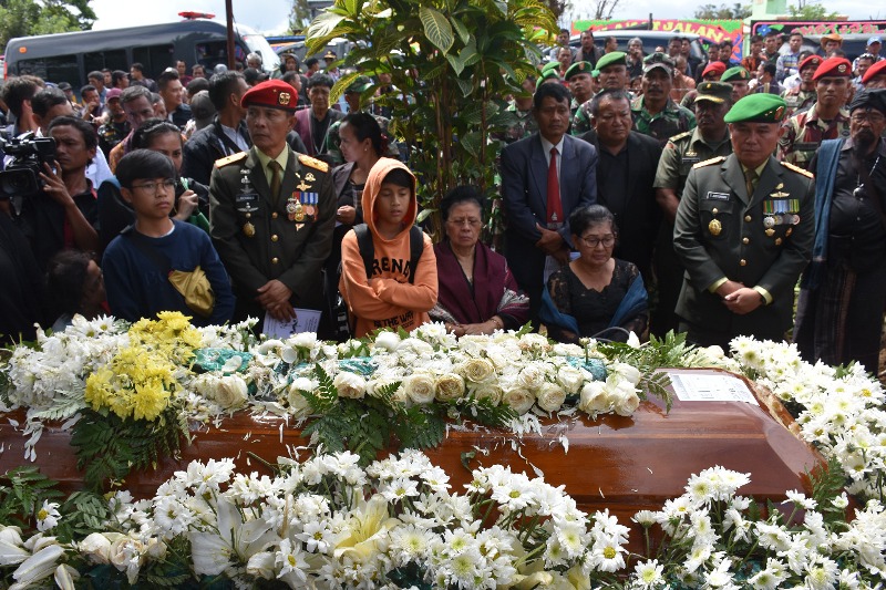Orangtua Brigjen Richard Tampubolon Dimakamkan di Bona Pasogit