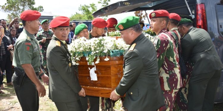 Orangtua Brigjen Richard Tampubolon Dimakamkan di Bona Pasogit