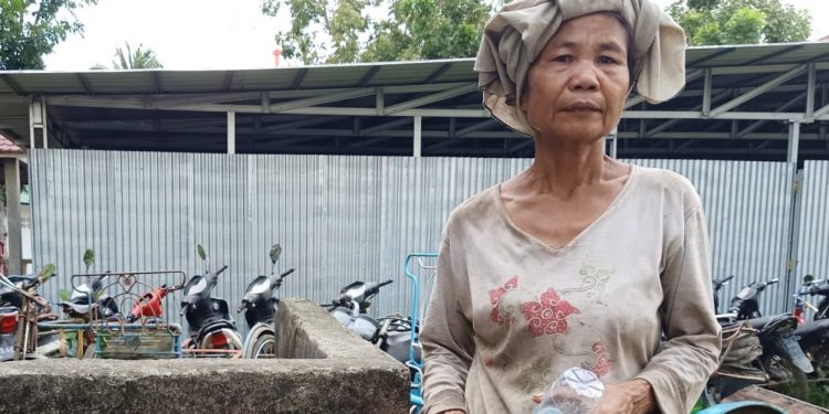 Pemulung dan Tukang Parkir di Nias Mohon Jangan Ada Kerusuhan Pemulung dan Tukang Parkir di Nias Mohon Jangan Ada Kerusuhan