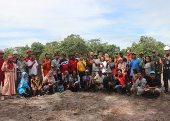 Bangun Pendopo Central Kampung Inggris, Koramil Penajam Gotong Royong Bersama Masyarakat