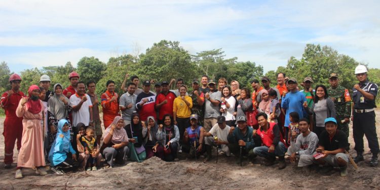 Bangun Pendopo Central Kampung Inggris, Koramil Penajam Gotong Royong Bersama Masyarakat Bangun Pendopo Central Kampung Inggris, Koramil Penajam Gotong Royong Bersama Masyarakat