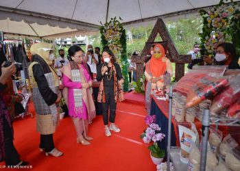 Kemenhub dan Dekranas Beri Pelatihan Wirausaha Digital Kepada Pengrajin Di Toba