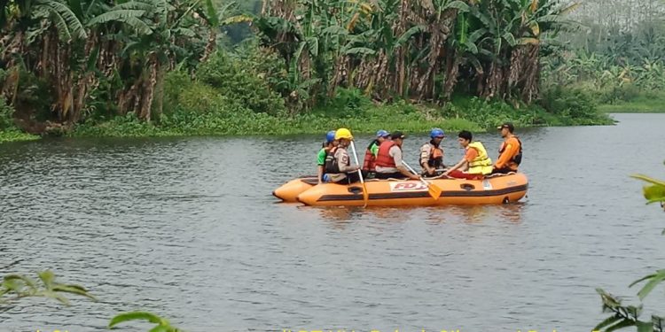 Korban Tenggelam di Danau Berhasil Dievakuasi. Ia Sempat Minta Tolong Namun Tak Terselamatkan Korban Tenggelam di Danau Berhasil Dievakuasi. Ia Sempat Minta Tolong Namun Tak Terselamatkan
