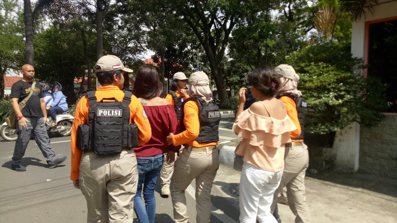 Dua Wanita Penganiaya Seorang Siswi SMP yang Sempat Viral itu Akhirnya Terciduk... Dua Wanita Penganiaya Seorang Siswi SMP yang Sempat Viral itu Akhirnya Terciduk...