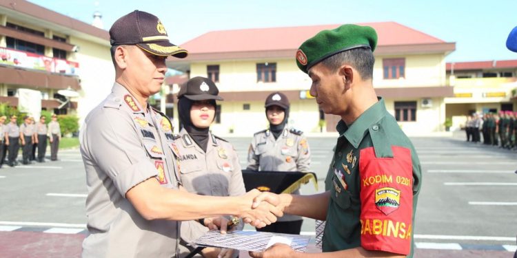Berhasil Gagalkan Peredaran Narkoba, Kapolrestabes Medan Beri Penghargaan kepada Anggota TNI