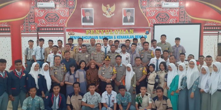 Kapolres Pelabuhan Belawan Beri Penyuluhan Penyalahgunaan Narkoba dan Kenakalan Remaja Kapolres Pelabuhan Belawan Beri Penyuluhan Penyalahgunaan Narkoba dan Kenakalan Remaja