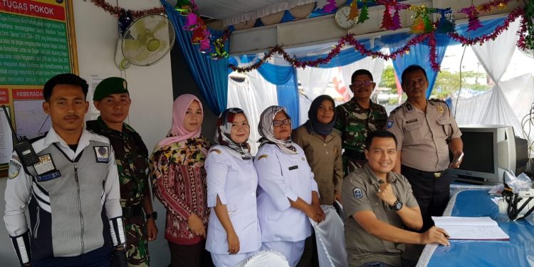 Kapolsek Percut Seituan Cek Pos Pam dan Cakap-cakap di Pondok Kapolsek Percut Seituan Cek Pos Pam dan Cakap-cakap di Pondok