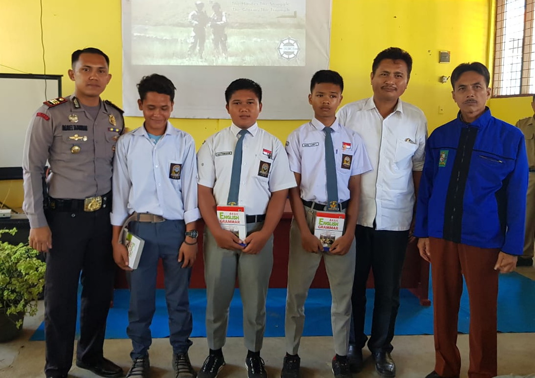 Sambangi Sekolah, Polsek Perdagangan Terangkan Bahaya Narkoba Sambangi Sekolah, Polsek Perdagangan Terangkan Bahaya Narkoba