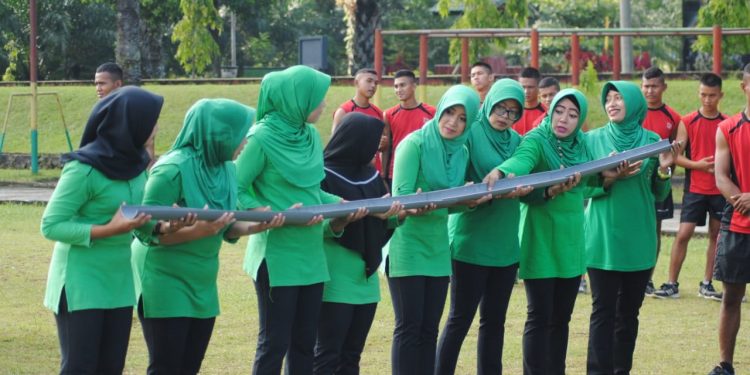 Jalin Keakraban, Persit Kartika Chandra Kirana Ranting 3 Yonif 122/Tombak Sakti Outbound Jalin Keakraban, Persit Kartika Chandra Kirana Ranting 3 Yonif 122/Tombak Sakti Outbound