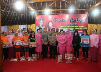 Kapolda dan Ketua Bhayangkari Daerah Sumut Gelar Pesta Rakyat bersama Ribuan Masyarakat Nias