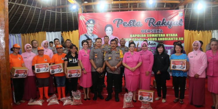 Kapolda dan Ketua Bhayangkari Daerah Sumut Gelar Pesta Rakyat bersama Ribuan Masyarakat Nias