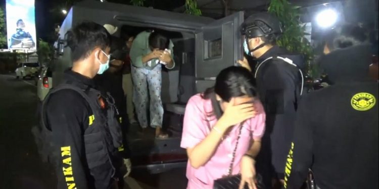 Pesta Seks di Tengah Pandemi Corona, 14 Orang Diamankan