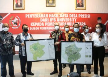 Bupati Taput Terima Hasil Data Presisi Pulau Sibandang dari LPPM IPB