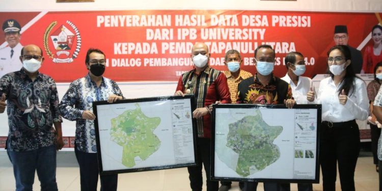 Bupati Taput Terima Hasil Data Presisi Pulau Sibandang dari LPPM IPB Bupati Taput Terima Hasil Data Presisi Pulau Sibandang dari LPPM IPB