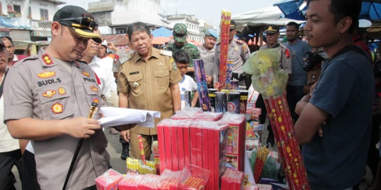 Kapolres Siantar Cek Petasan, Wakil Walikota Cek Harga Bumbu Kapolres Siantar Cek Petasan, Wakil Walikota Cek Harga Bumbu