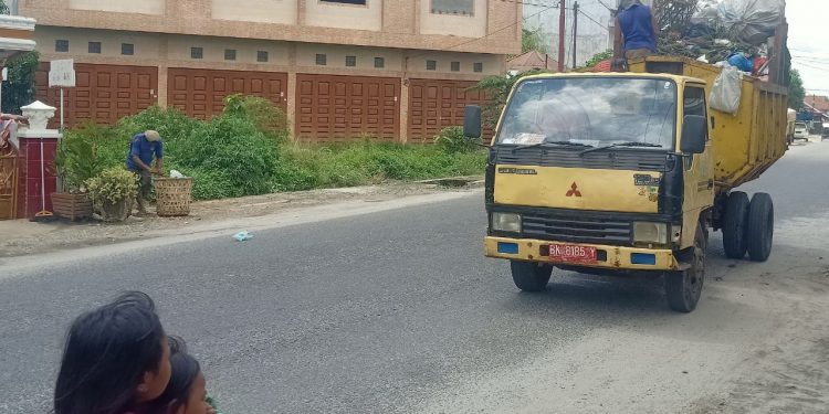 Rawan Terjangkit Virus, Petugas Sampah di Labuhanbatu Minim Perhatian Rawan Terjangkit Virus, Petugas Sampah di Labuhanbatu Minim Perhatian
