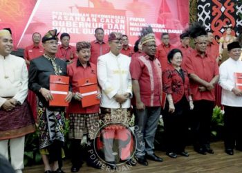 PDI-P Usung Djarot Sebagai Cagub Sumut. Megawati: Tolonglah Terima Pak Djarot. Di Sana Banyak Juga Jawanya
