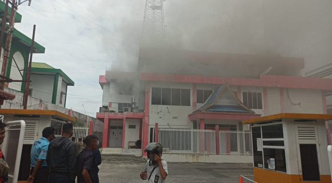 Heboh Jaringan Telkomsel Hilang, ternyata Gedung Telkom Pekanbaru Terbakar