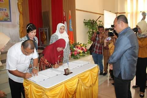 Plt Bupati Labuhanbatu Saksikan Penandatanganan MoU DPPKB Plt Bupati Labuhanbatu Saksikan Penandatanganan MoU DPPKB