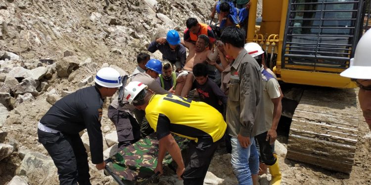 Yapet Sinaga Tewas Tertimbun Longsor di PLTM Parmonangan Yapet Sinaga Tewas Tertimbun Longsor di PLTM Parmonangan