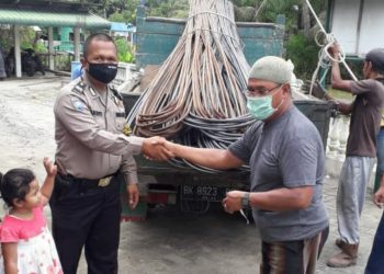 Kapolsek Medan Labuhan Serahkan Bantuan Material Bangunan ke Masjid Al Kautsar di Desa Telaga Tujuh