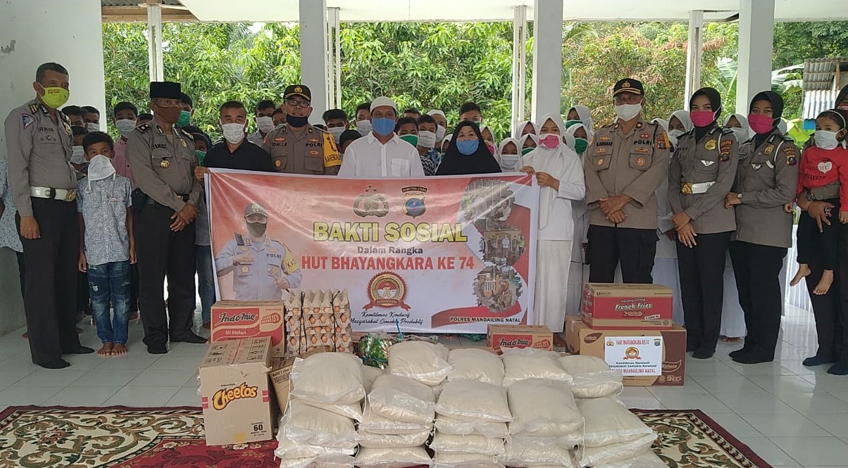 Sambut HUT Ke -74 Bhayangkara, Polres Madina Melaksanakan Bhakti Sosial ke Panti Asuhan Siti Aisyah