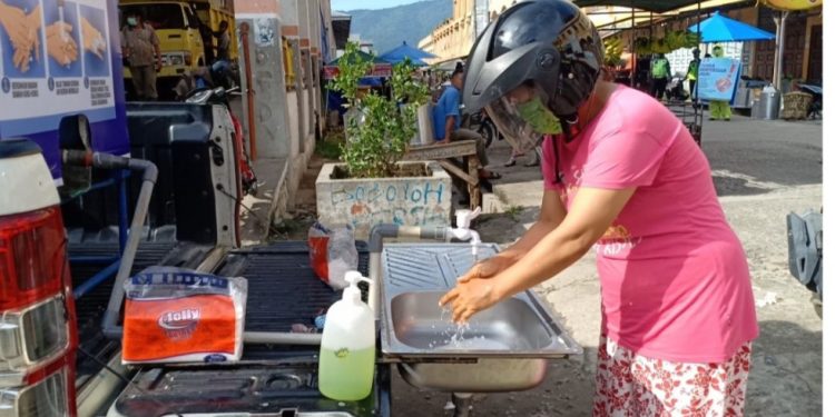 Terapkan Pola Hidup Bersih Polantas Labuhanbatu Gelar Operasi Keselamatan Toba 2020 Terapkan Pola Hidup Bersih Polantas Labuhanbatu Gelar Operasi Keselamatan Toba 2020