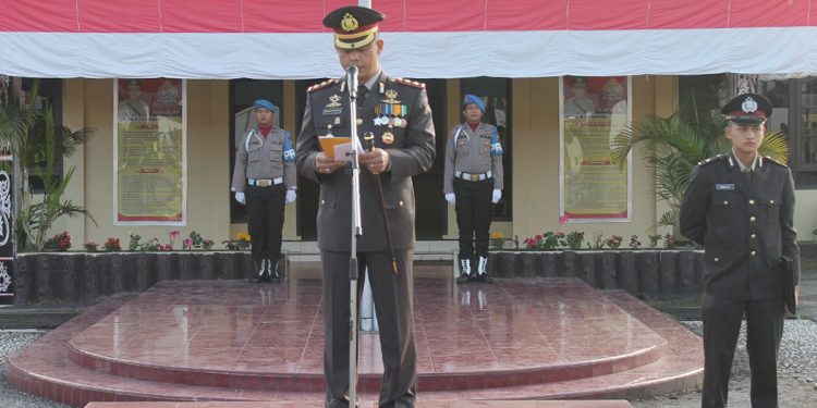 AKBP Erwin W Siahaan Pimpin Upacara HUT Kemerdekaan RI ke - 73