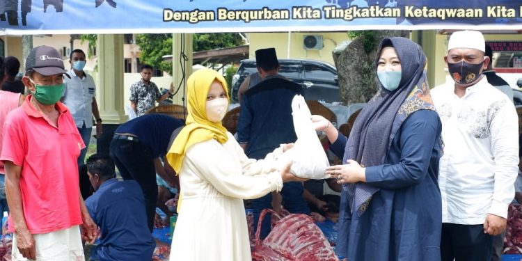 Polres Simalungun Kurban 8 Sapi dan 3 Kambing Di Hari Raya Idul Adha 1441 H