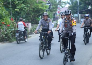 Kapolrestabes Medan dan Kapolsek Deli Tua Gowes Sambangi Warga