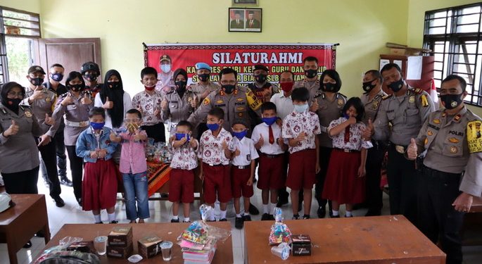 Hari Jadi Polwan Ke-72 Tahun 2020, Polres Dairi Bakti Sosial ke Panti Asuhan dan SDLB