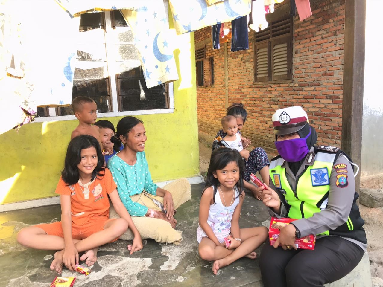 Pasca Kerusuhan di Madina, 40 Personil Polwan Diturunkan Menenangkan Kaum Ibu dan Anak