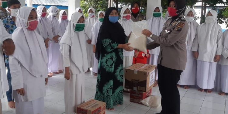 Sambut HUT Ke -74 Bhayangkara, Polres Madina Melaksanakan Bhakti Sosial ke Panti Asuhan Siti Aisyah