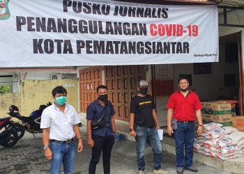 Apresiasi Jurnalis Peliput Corona, CV Obor Berikan Bingkisan ke Posko