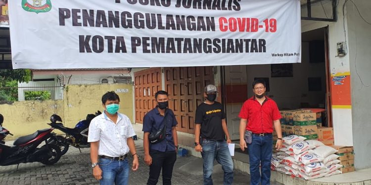 Apresiasi Jurnalis Peliput Corona, CV Obor Berikan Bingkisan ke Posko Apresiasi Jurnalis Peliput Corona, CV Obor Berikan Bingkisan ke Posko