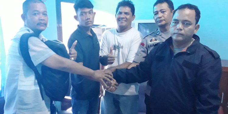 Sempat Selisih Paham, Wartawan dan Oknum Polisi Akhirnya Berdamai Sempat Selisih Paham, Wartawan dan Oknum Polisi Akhirnya Berdamai