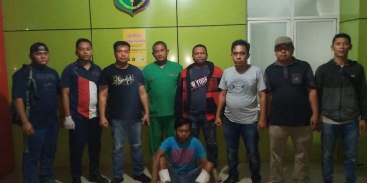 Merampok Wanita saat Isi Saldo di Pintu Tol, Preman ini Ditembak Polisi Merampok Wanita saat Isi Saldo di Pintu Tol, Preman ini Ditembak Polisi