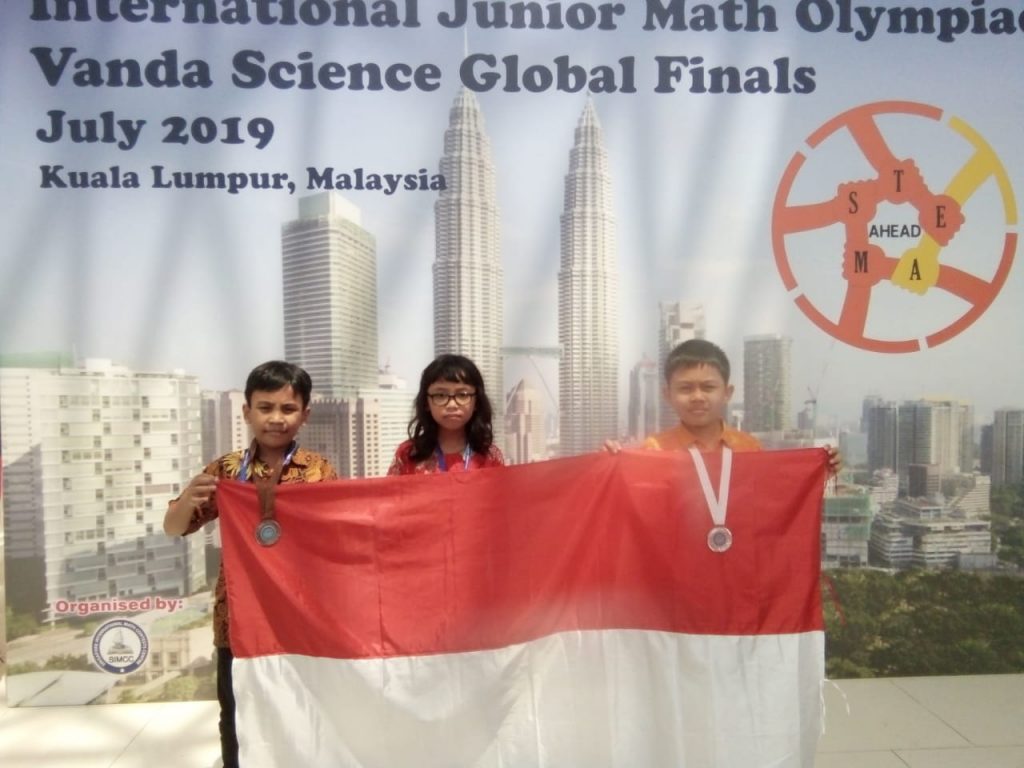 Tiga Siswa SD Plus Pride dari Siantar Harumkan Nama Indonesia di Kancah Internasional