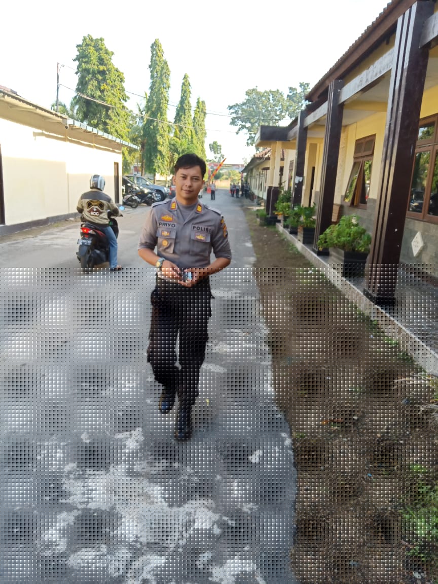 Mengenal AKP Priyo Suhartono, Polisi ini Menolak Laporan Anak yang Mau Penjarakan Ibu Kandungnya.. Mengenal AKP Priyo Suhartono, Polisi ini Menolak Laporan Anak yang Mau Penjarakan Ibu Kandungnya..