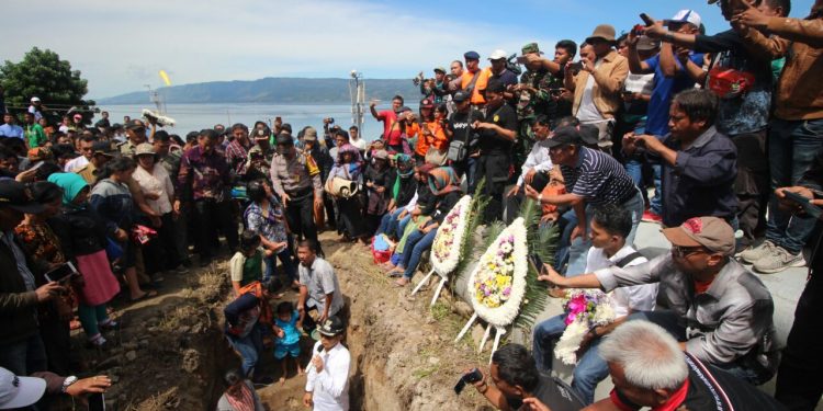 Pencarian Korban KM Sinar Bangun Dihentikan dan Dilanjutkan Proyek Pembangunan Monumen Pencarian Korban KM Sinar Bangun Dihentikan dan Dilanjutkan Proyek Pembangunan Monumen